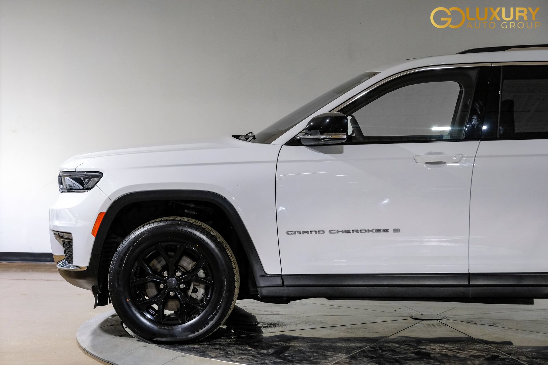 Used 2023 Jeep Grand Cherokee L Limited AWD/4WD image 14