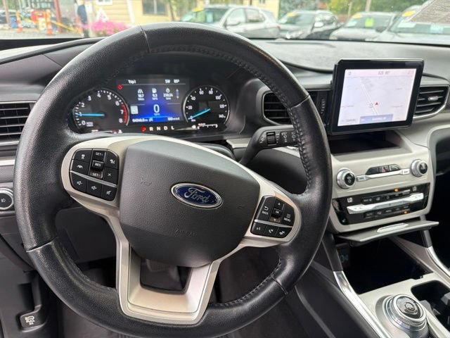 Used 2021 Ford Explorer XLT w/ Equipment Group 202A AWD/4WD image 16