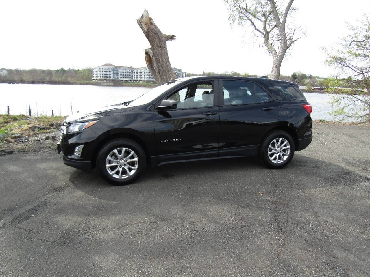 Used 2021 Chevrolet Equinox LS AWD/4WD image 3
