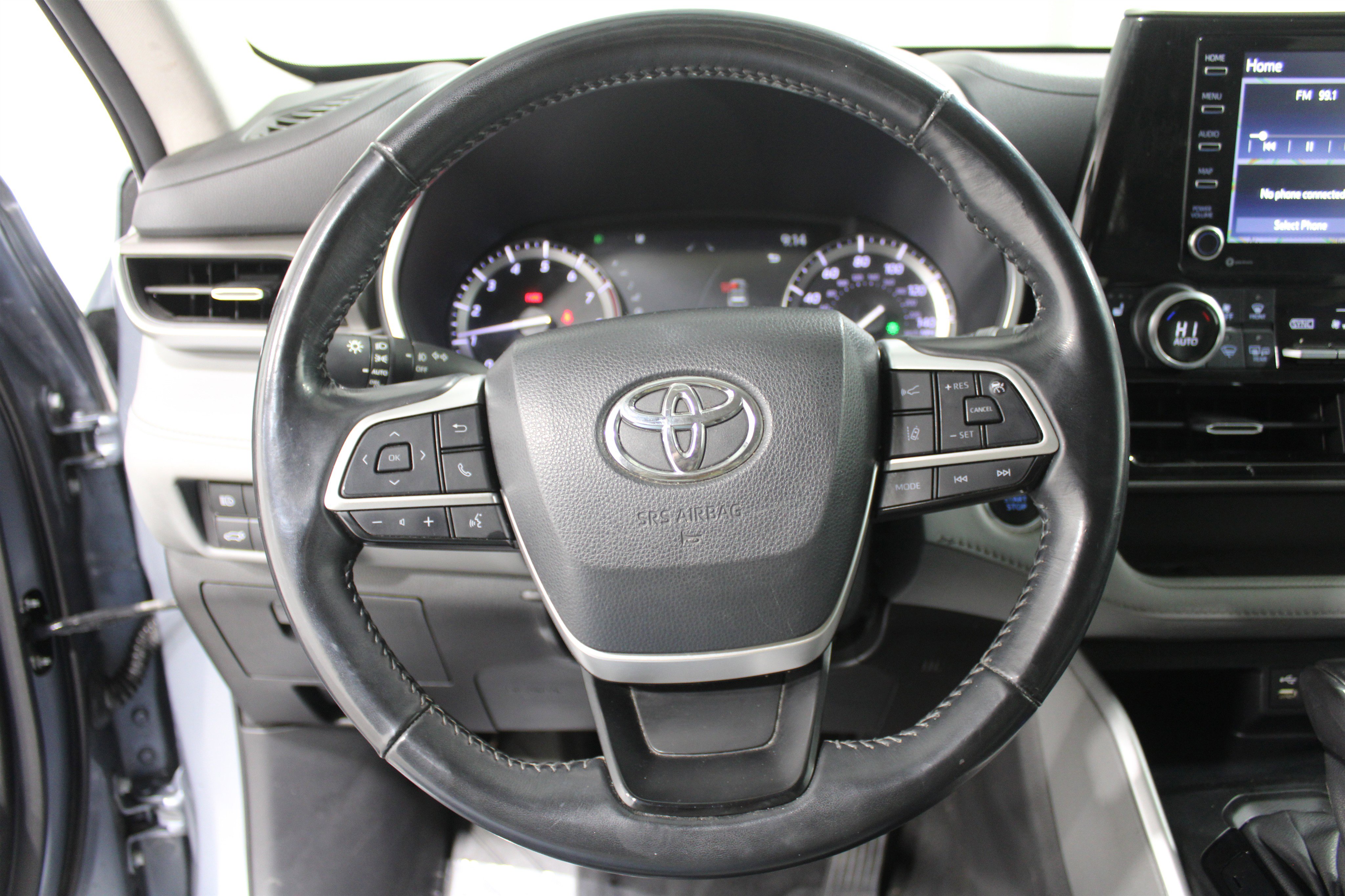 Used 2022 Toyota Highlander XLE image 9