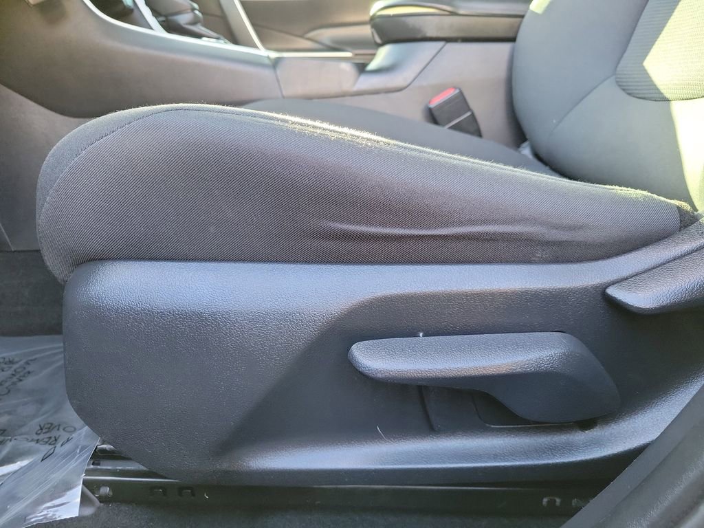 Used 2021 Toyota RAV4 LE image 19