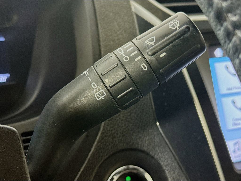 Used 2018 Ford Explorer Limited w/ Equipment Group 301A image 13