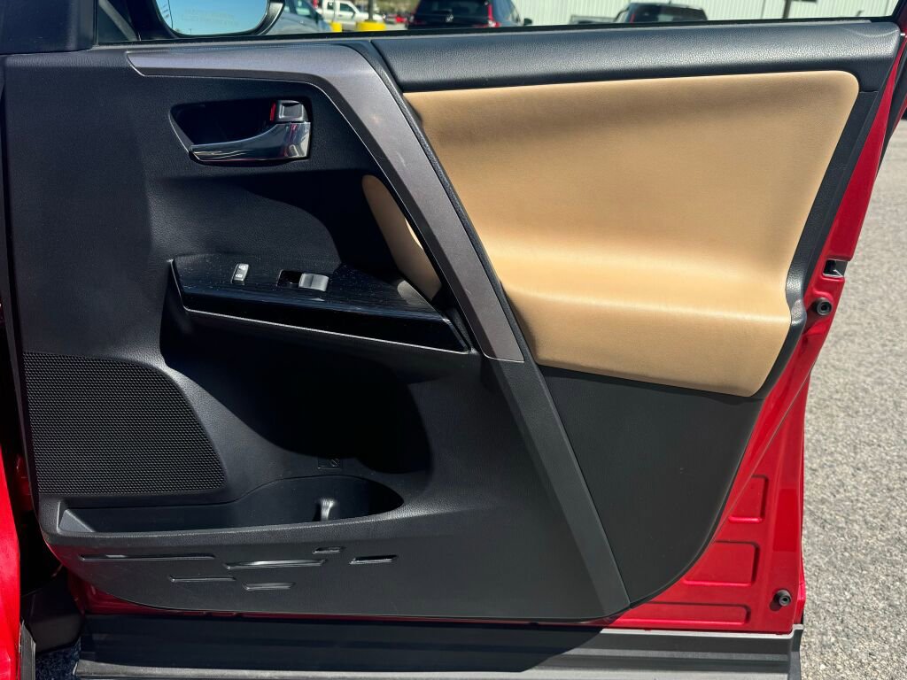 Used 2016 Toyota RAV4 Limited image 21