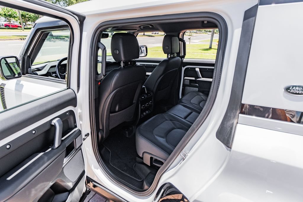 Used 2024 Land Rover Defender 130 X-Dynamic SE AWD/4WD image 36