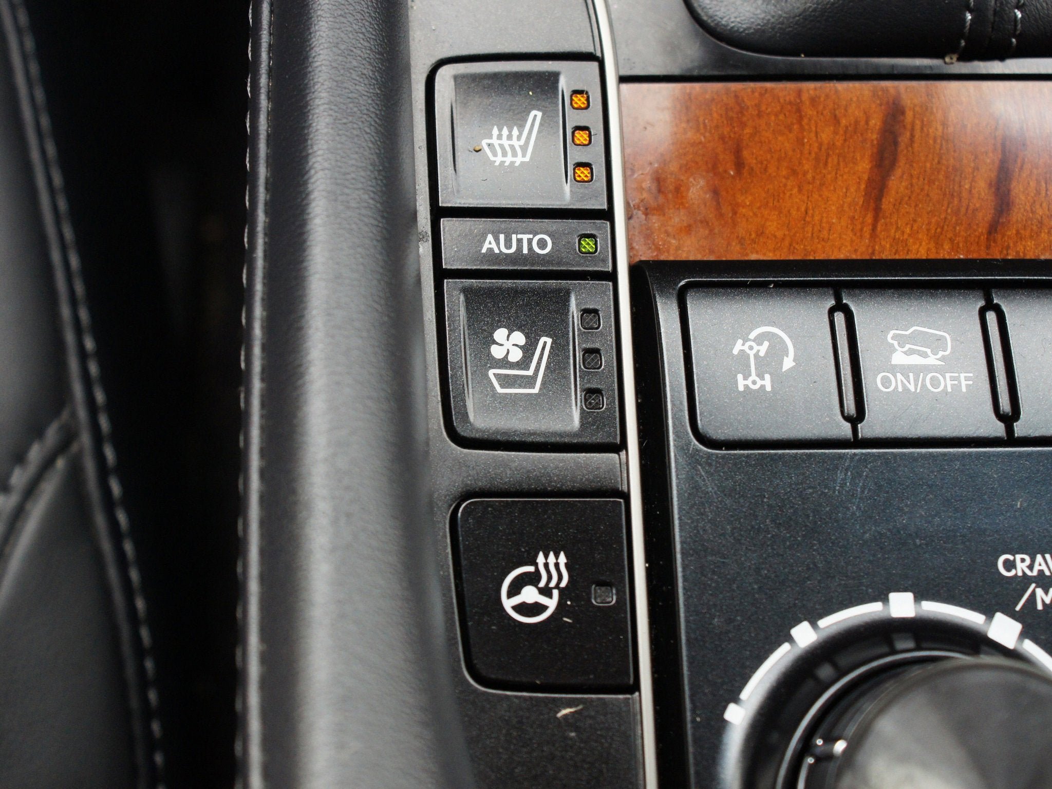 Used 2020 Lexus LX 570 4WD w/ Luxury Package image 9