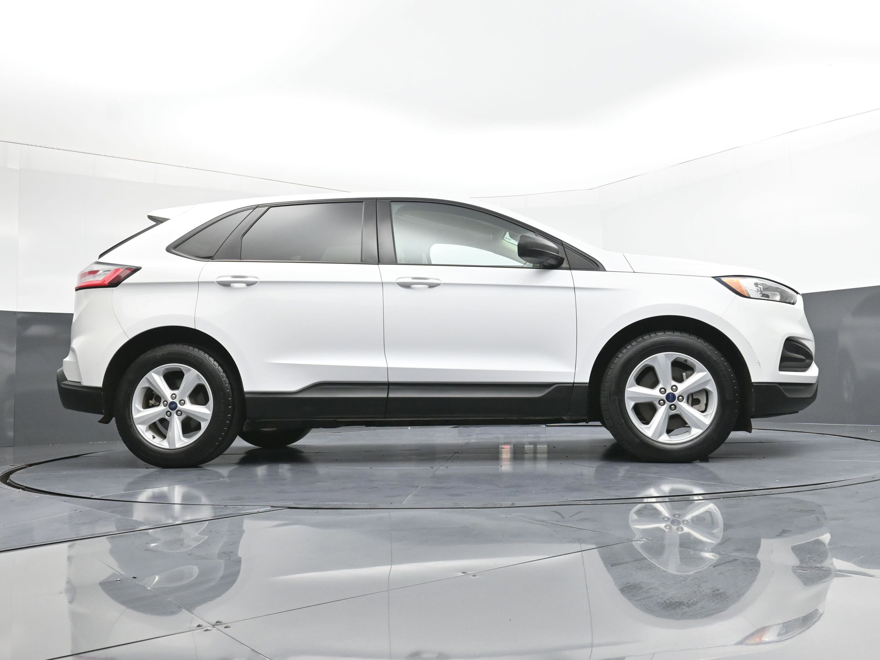 Used 2021 Ford Edge SE image 29