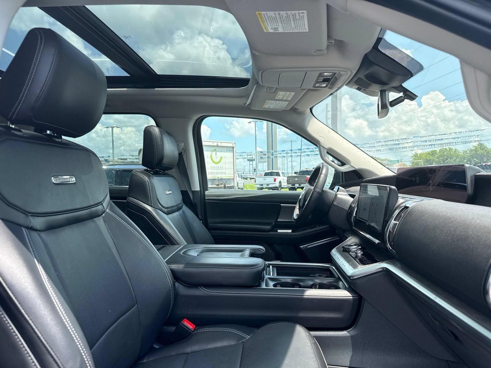 Used 2025 Ford Expedition Platinum AWD/4WD image 16