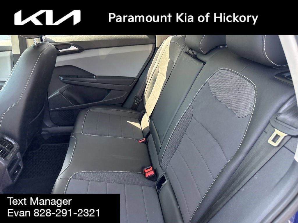 Used 2022 Volkswagen Taos SE FWD image 13