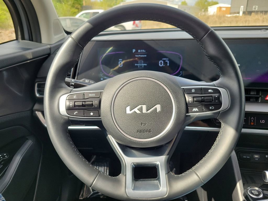 Used 2025 Kia Sportage EX FWD image 11