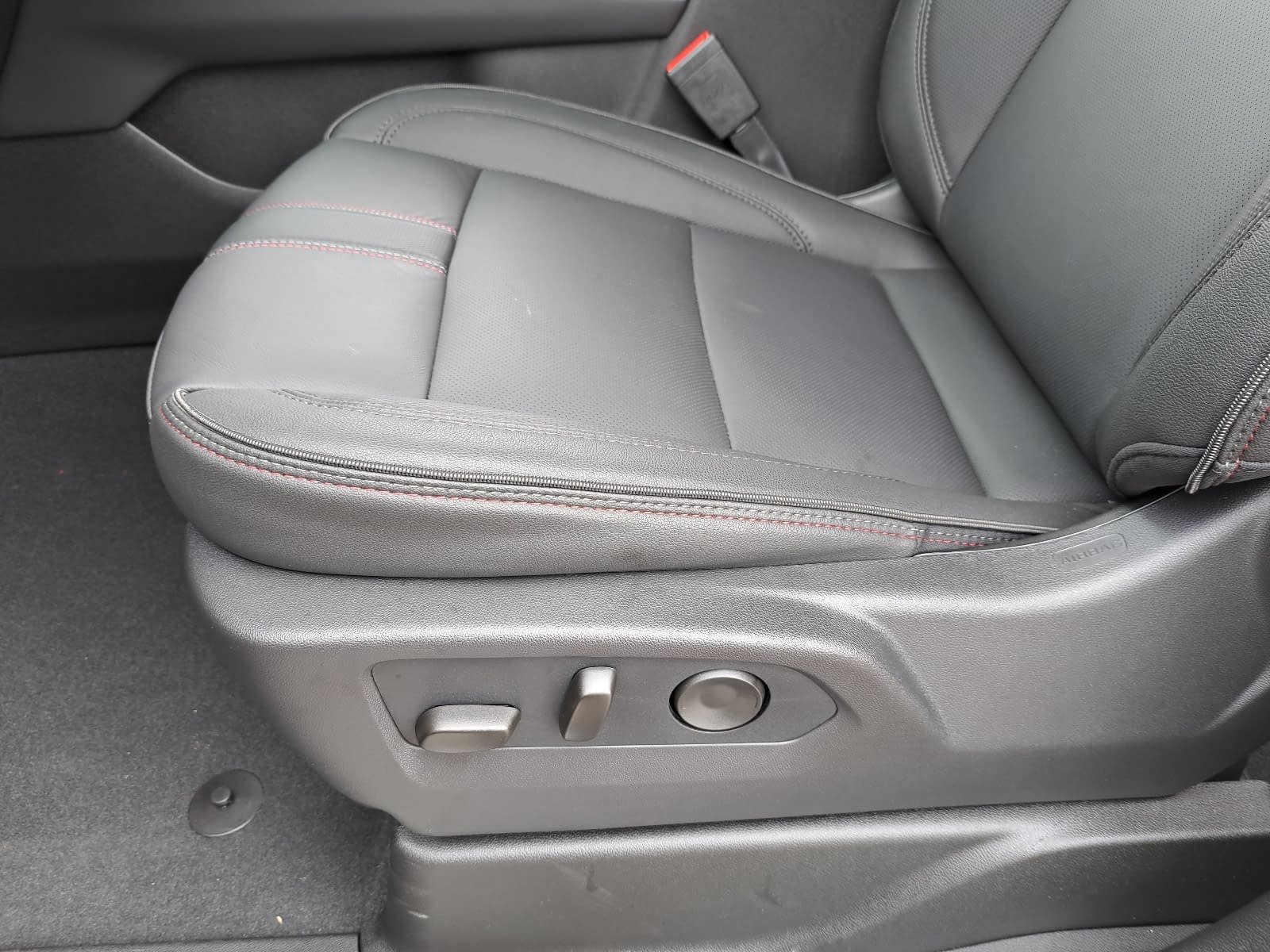 Used 2026 Chevrolet Suburban RST w/ Comfort Package RWD image 32