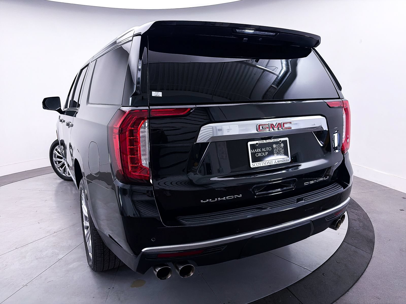 Used 2023 GMC Yukon XL Denali AWD/4WD image 11