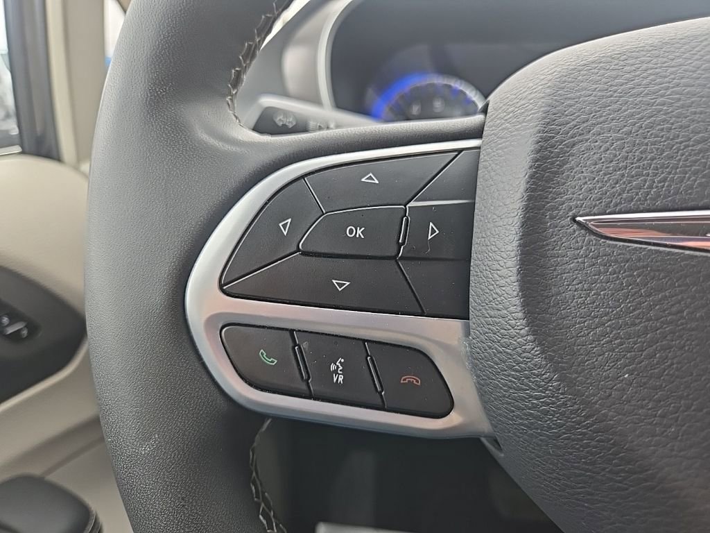 Used 2024 Chrysler Pacifica Touring-L image 35
