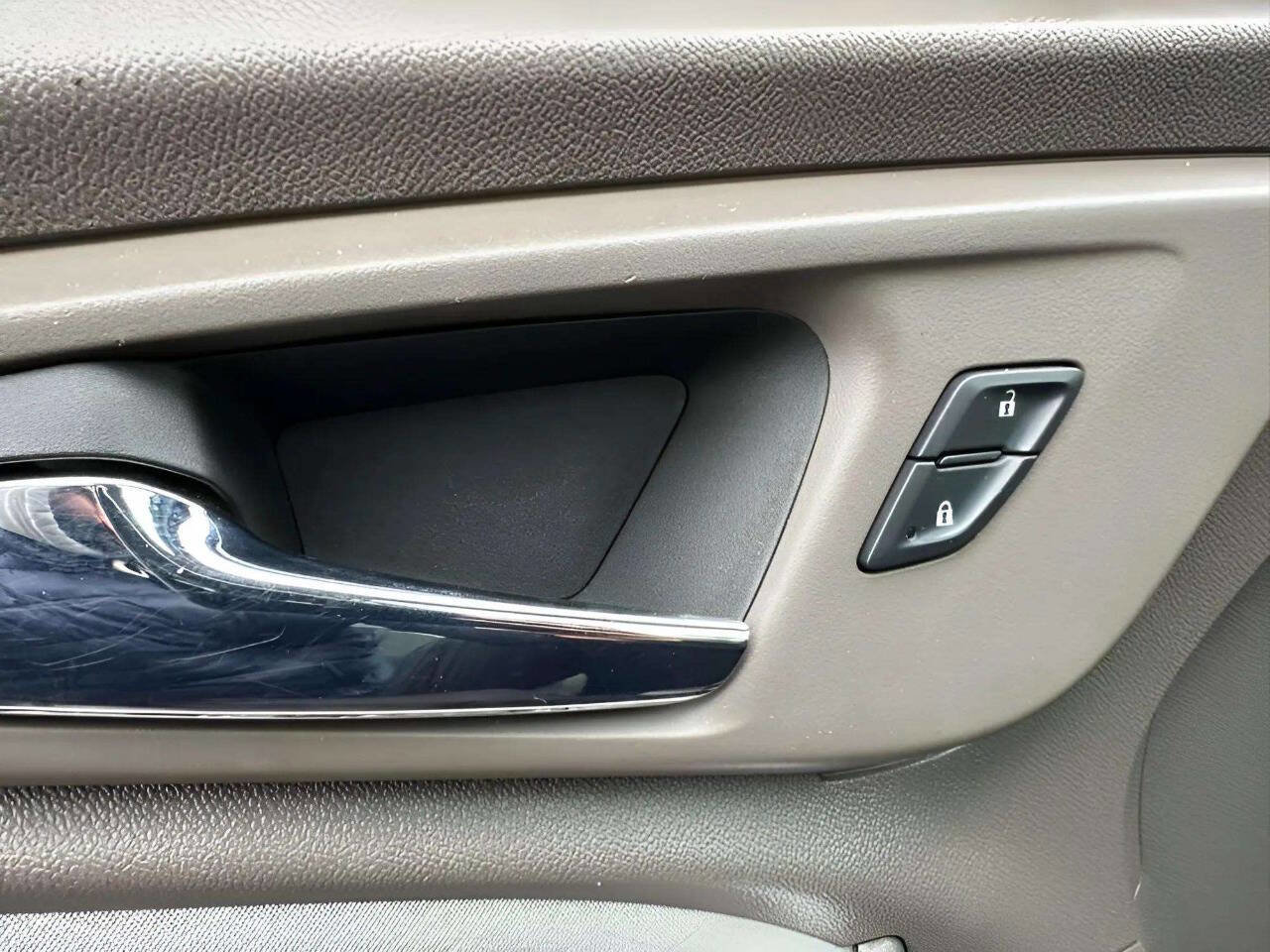 Used 2017 Chevrolet Malibu LT w/ LPO, Convenience Package 2 image 23