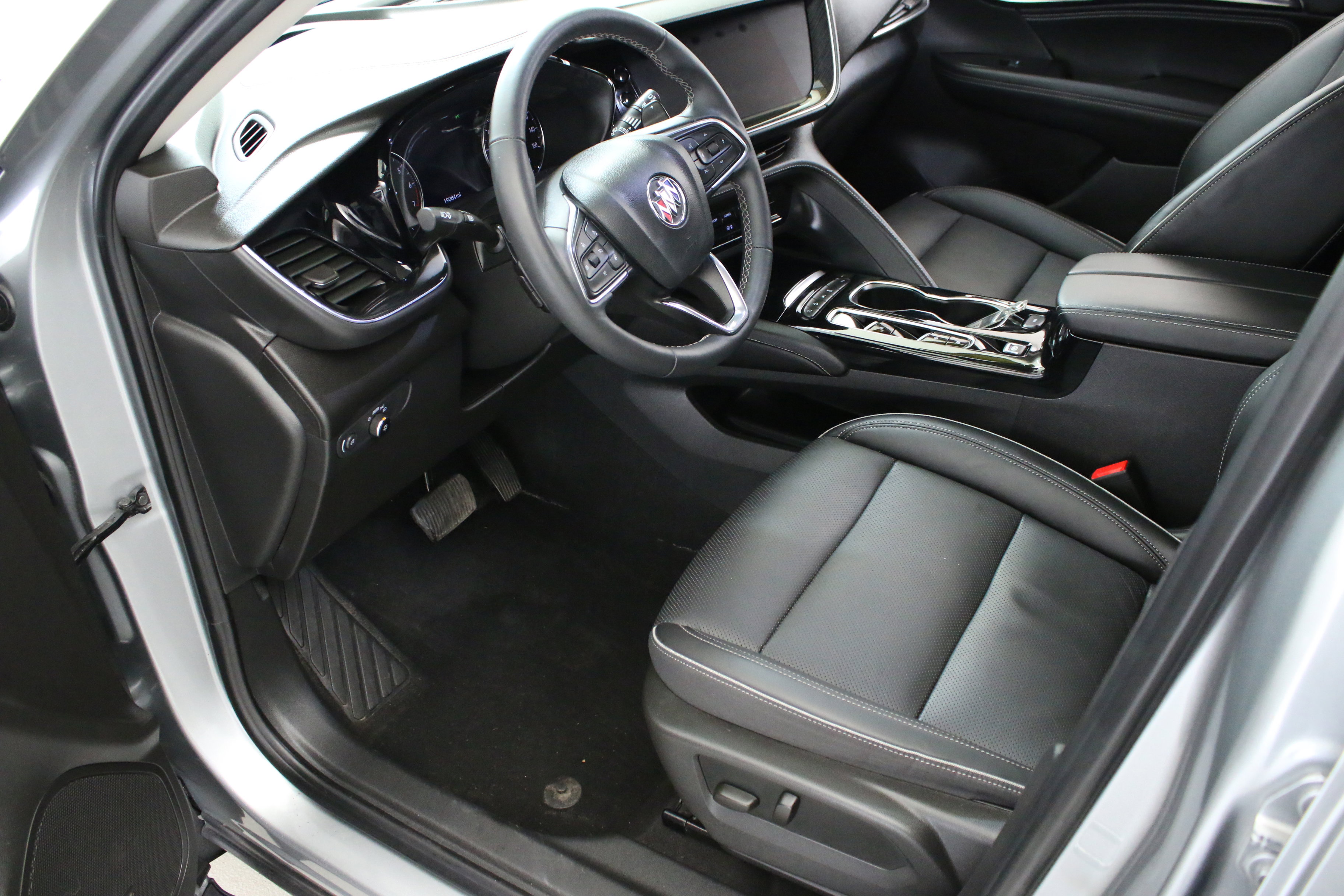 Used 2023 Buick Envision Essence image 23