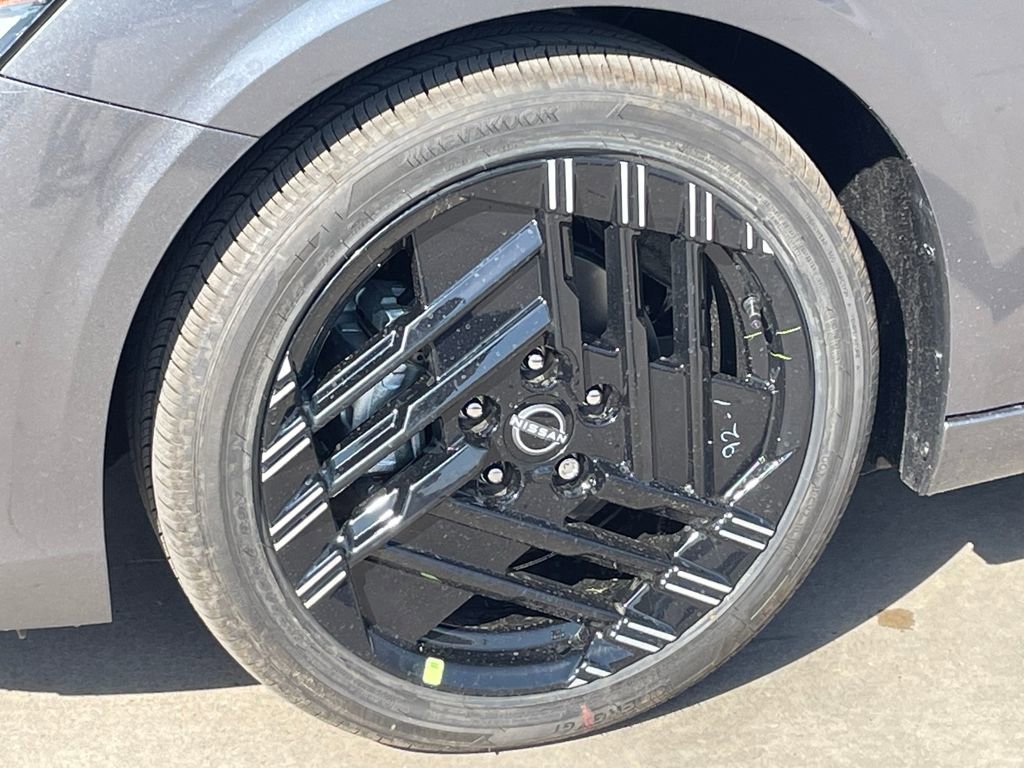 New 2026 Nissan Sentra SR w/ Floor Mat Package FWD image 9