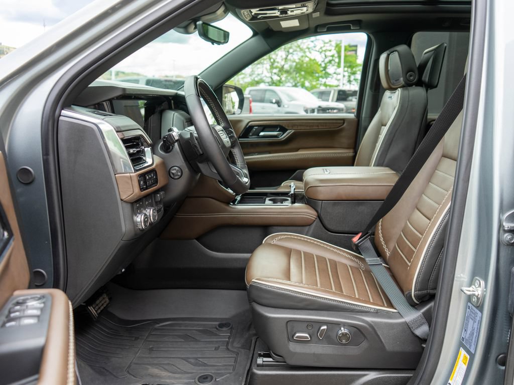 Used 2026 GMC Yukon Denali Ultimate w/ LPO, Floor Liner Package AWD/4WD image 11