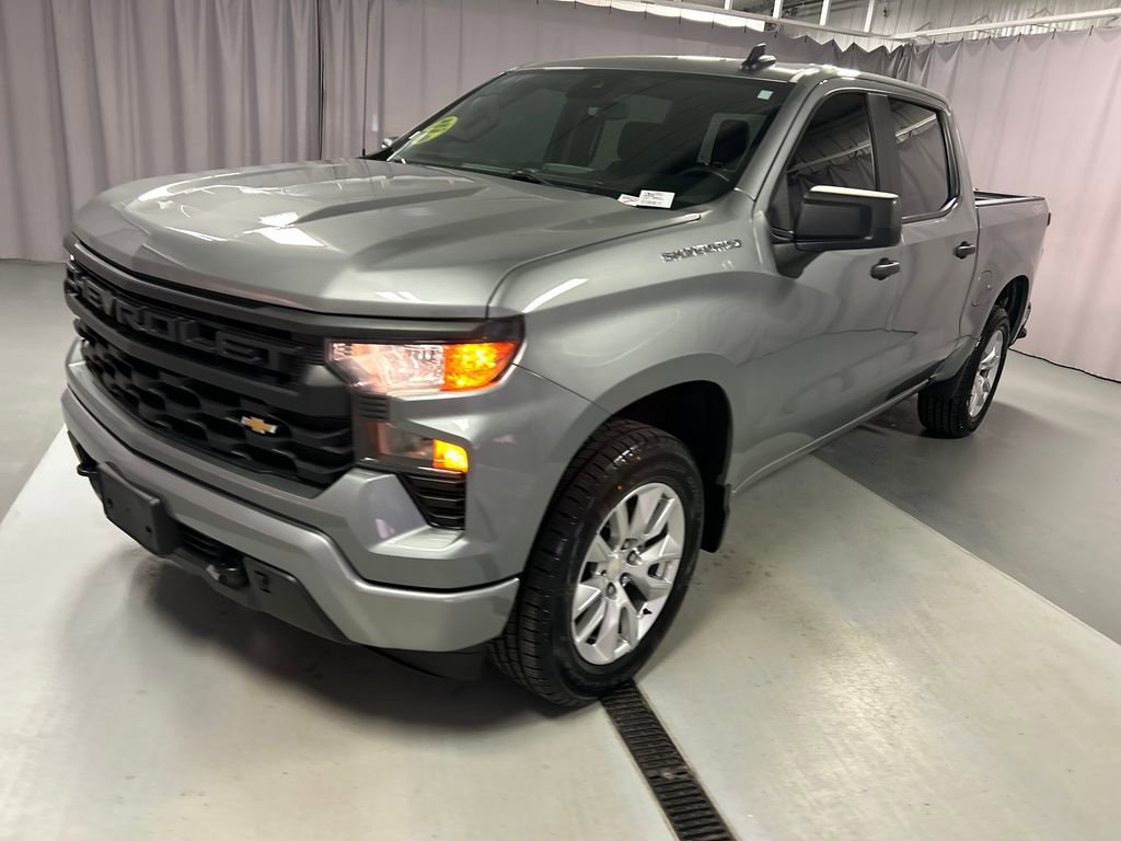 Used 2023 Chevrolet Silverado 1500 Custom image 3