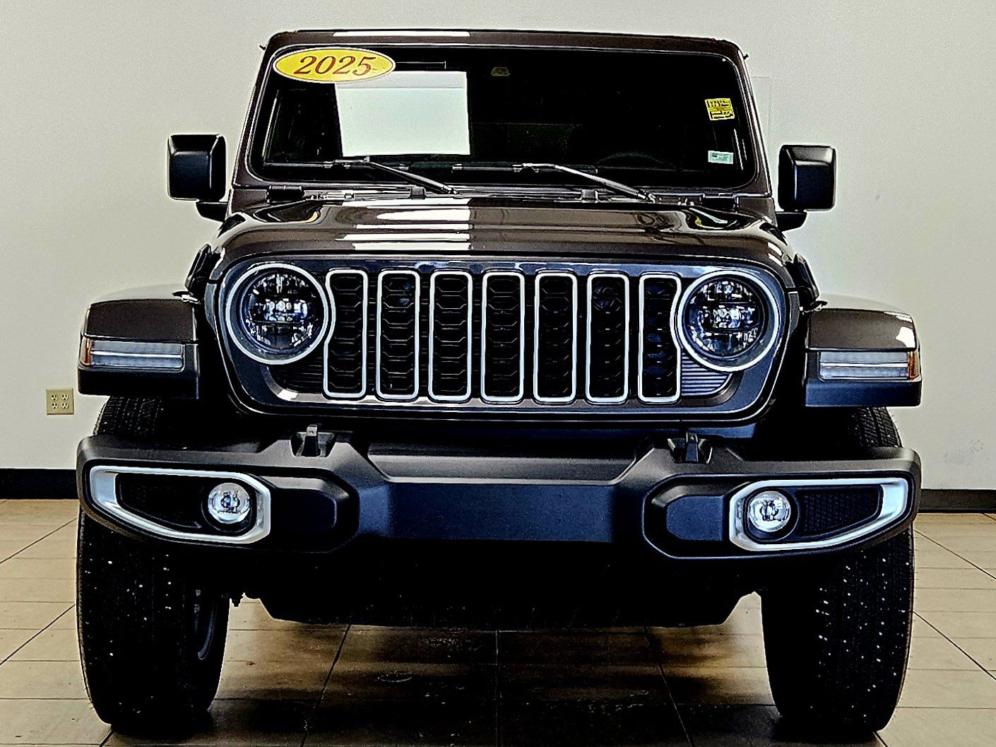 Used 2025 Jeep Wrangler Unlimited Sahara AWD/4WD image 5