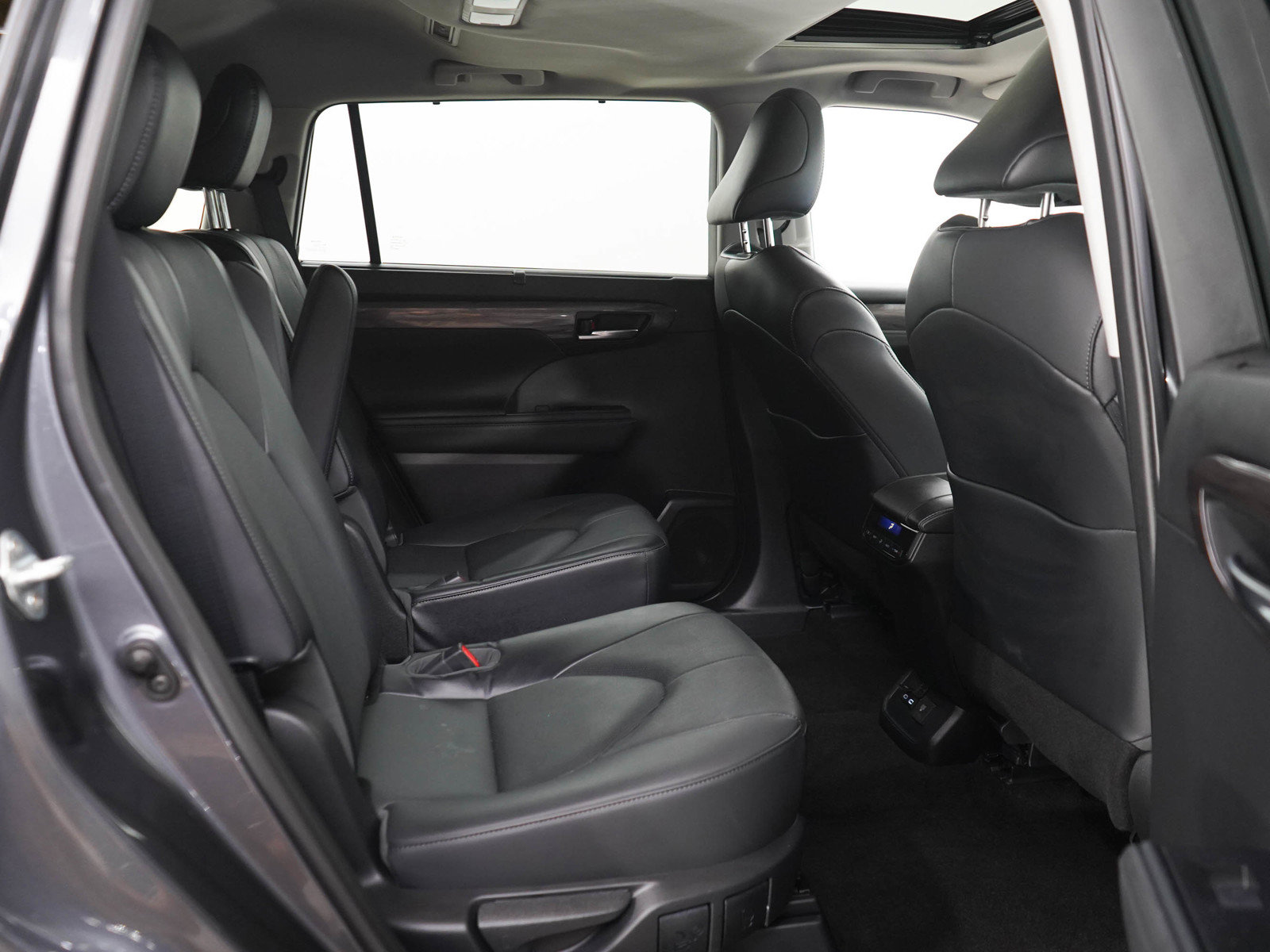 Used 2023 Toyota Highlander Limited AWD/4WD image 12