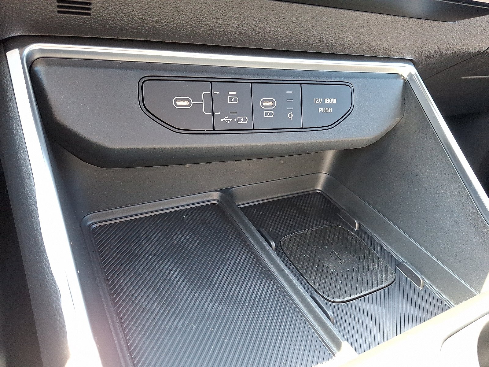 New 2025 Kia Carnival SX Prestige FWD image 17