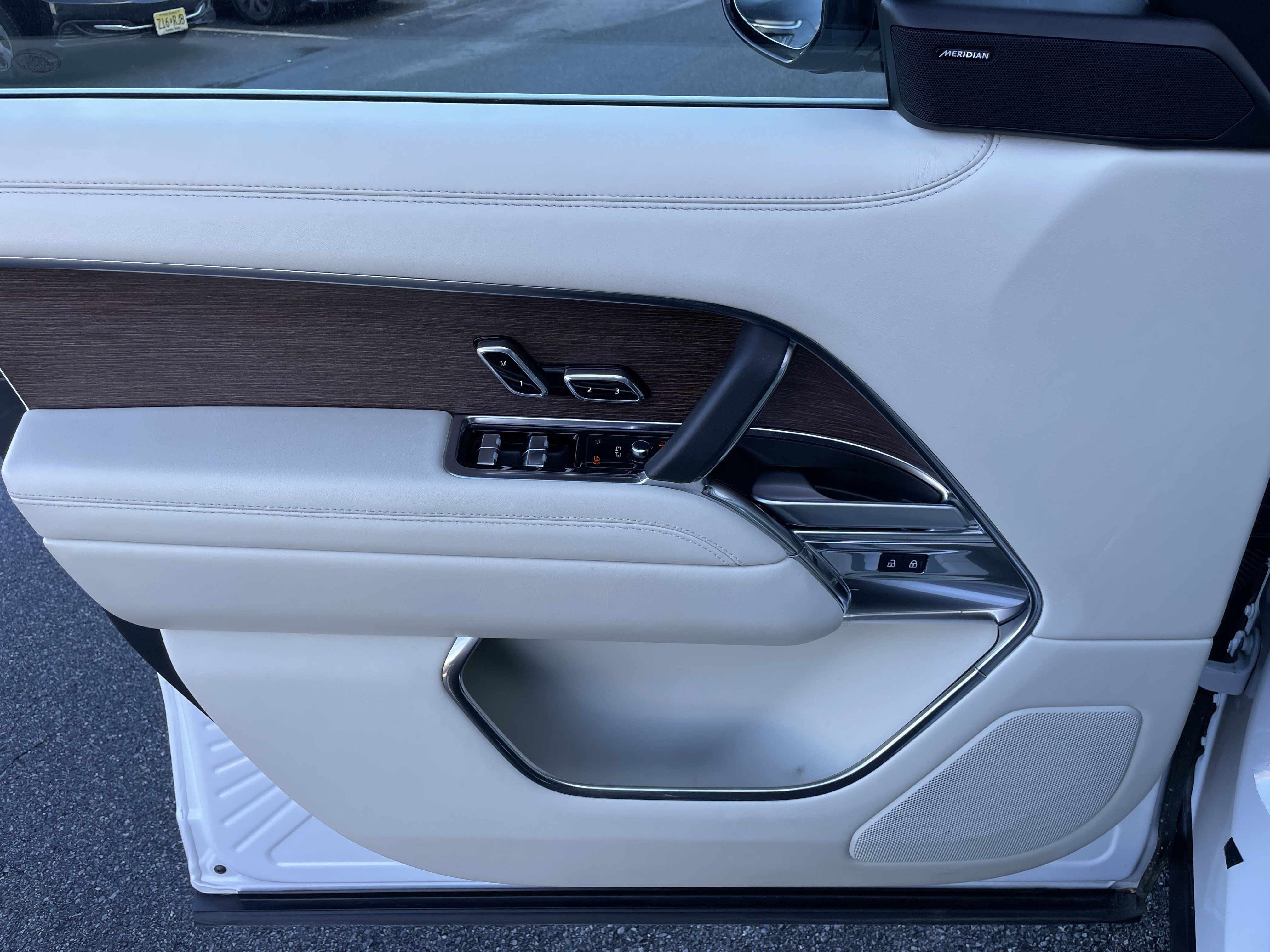 Used 2024 Land Rover Range Rover SE image 12