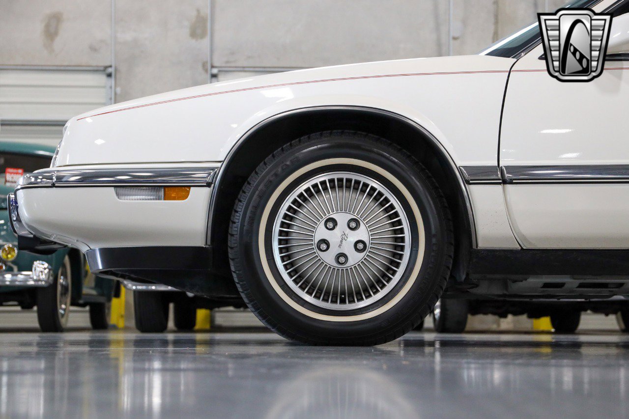 Used 1991 Buick Riviera Coupe image 4