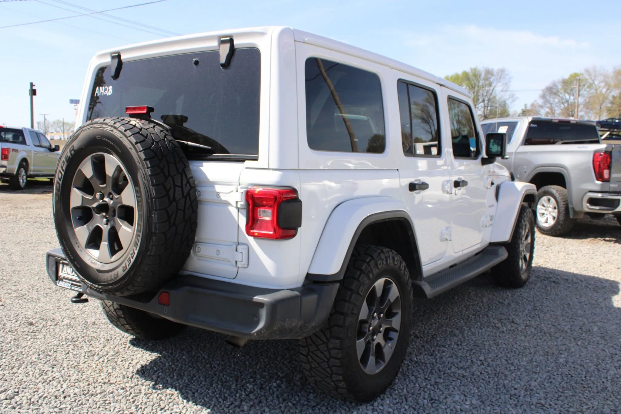 Used 2018 Jeep Wrangler Unlimited Sahara image 8