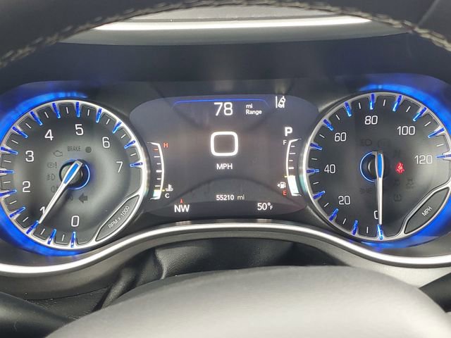 Used 2024 Chrysler Pacifica Touring-L FWD image 12