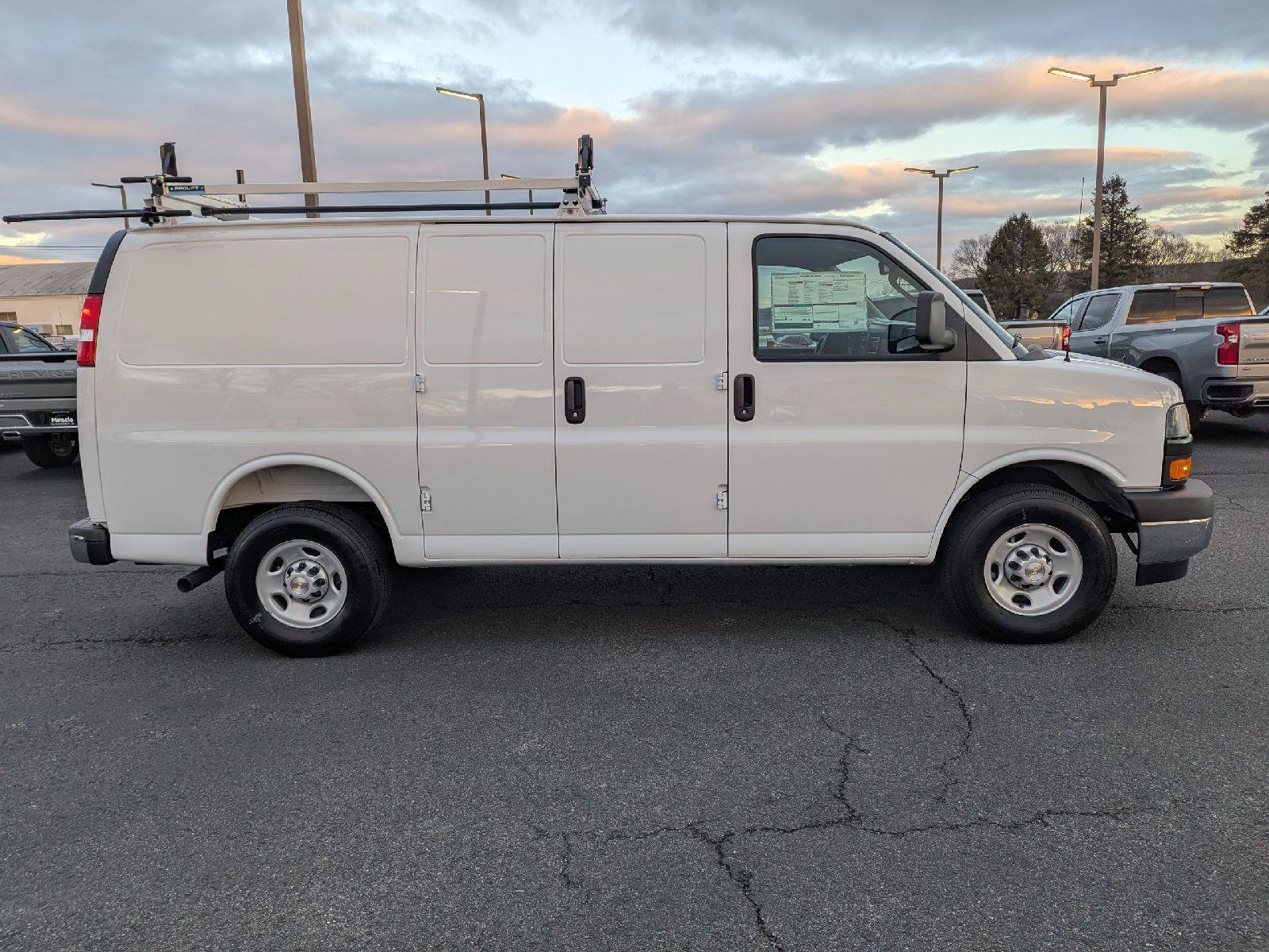 New 2025 Chevrolet Express 3500 w/ Driver Convenience Package RWD image 33