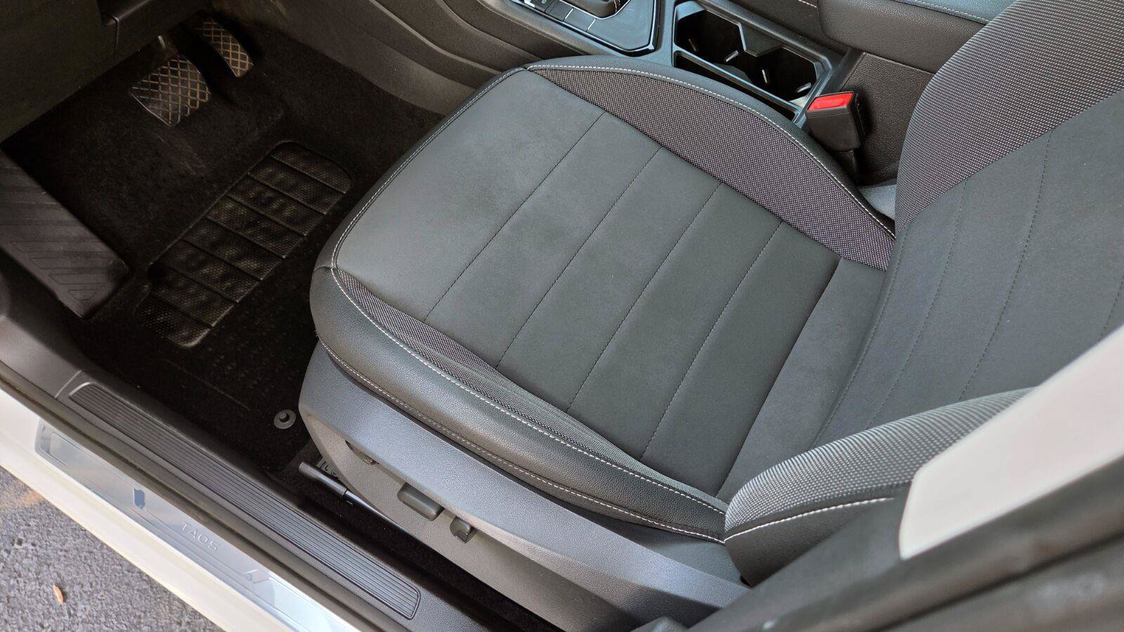 Certified 2023 Volkswagen Taos SE w/ Panoramic Sunroof Package FWD image 23