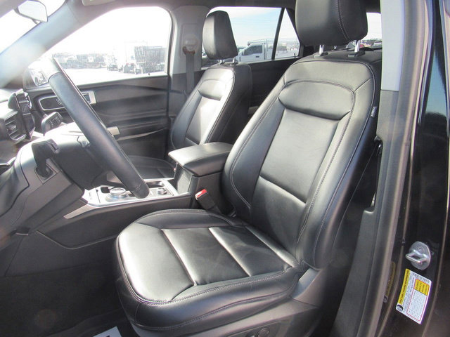 Used 2022 Ford Explorer XLT w/ Equipment Group 202A image 30
