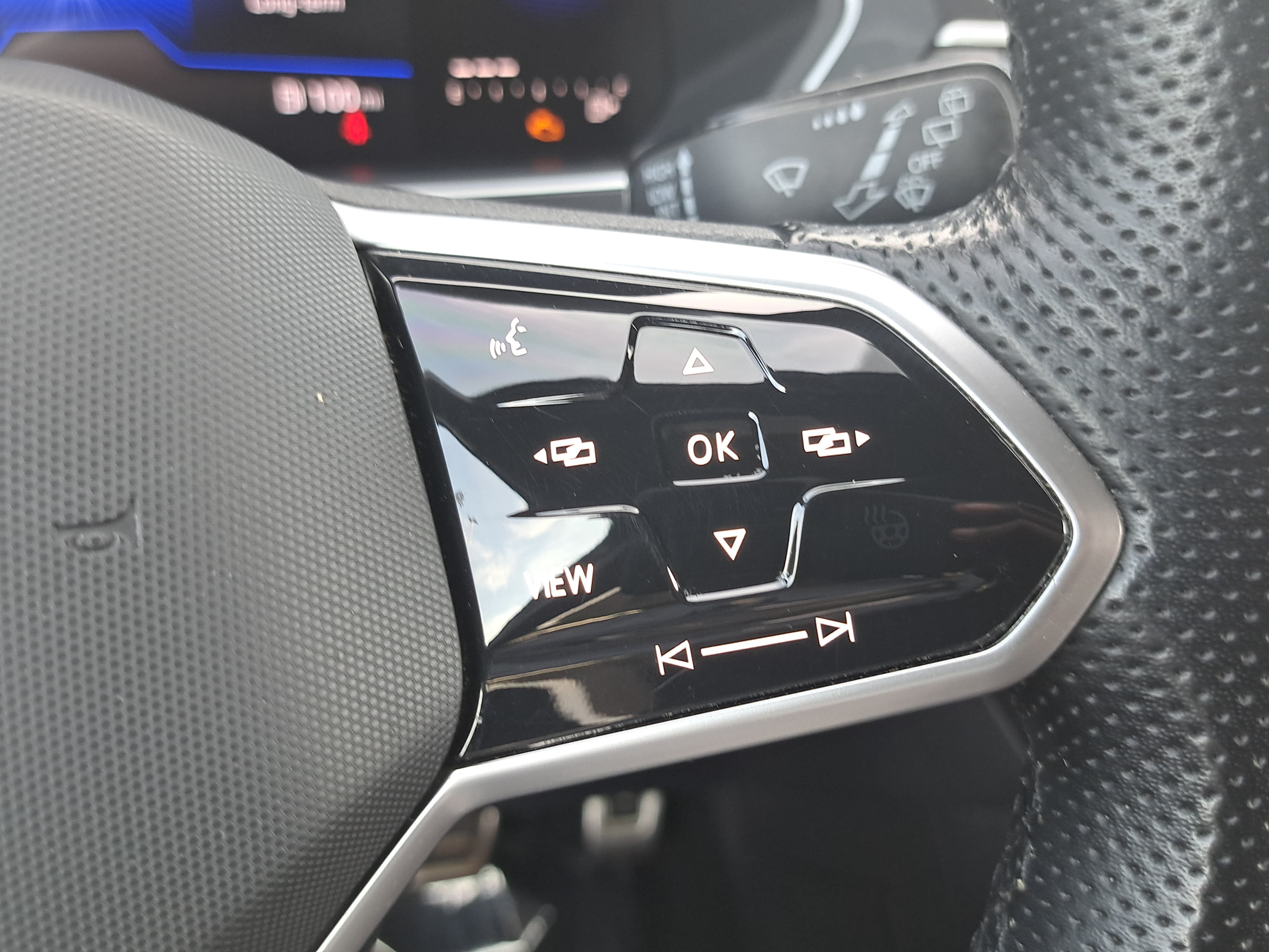 Used 2023 Volkswagen Tiguan SE R-Line FWD image 18