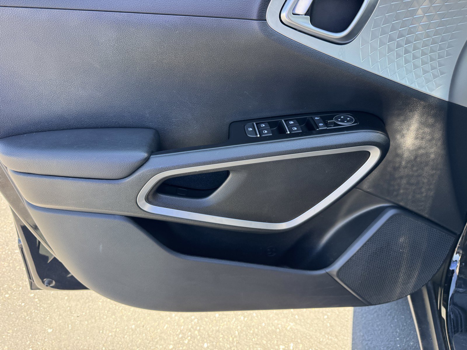 Used 2024 Kia Soul LX w/ Option Group 015 FWD image 15