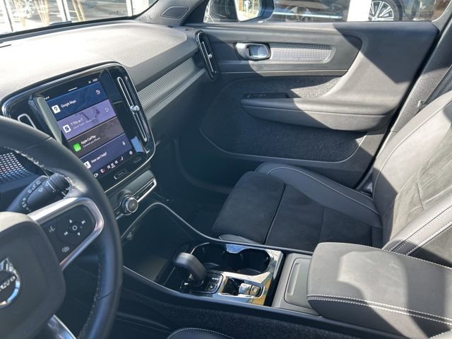 Certified 2025 Volvo XC40 B5 Plus image 18
