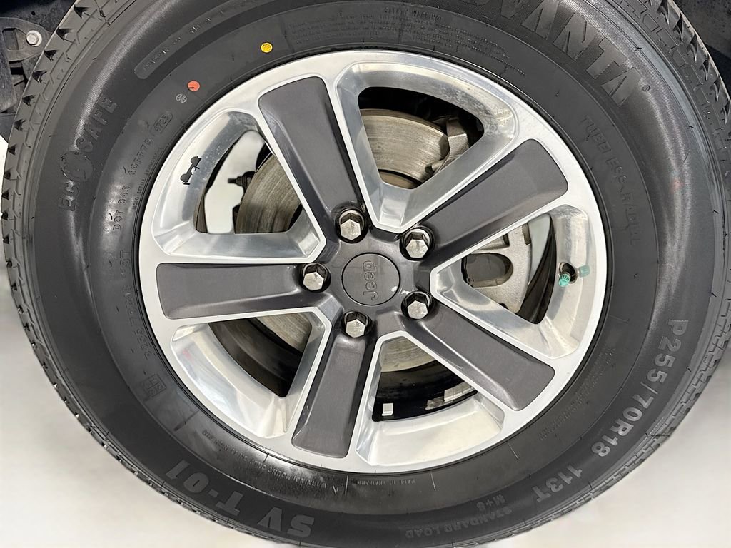 Used 2019 Jeep Wrangler Unlimited Sahara image 30