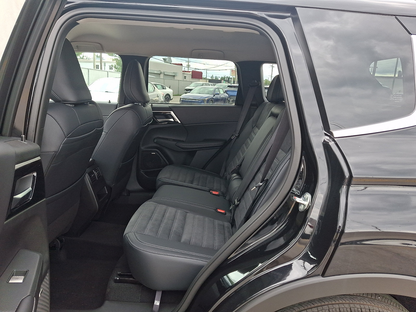 New 2026 Mitsubishi Outlander SE AWD/4WD image 9