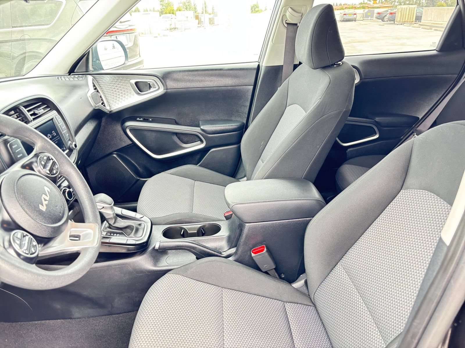 Used 2025 Kia Soul LX w/ LX Technology Package FWD image 24