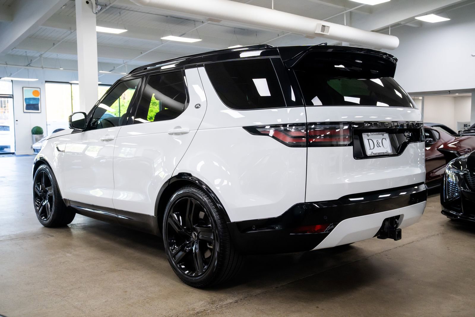 Used 2023 Land Rover Discovery HSE R-Dynamic AWD/4WD image 5
