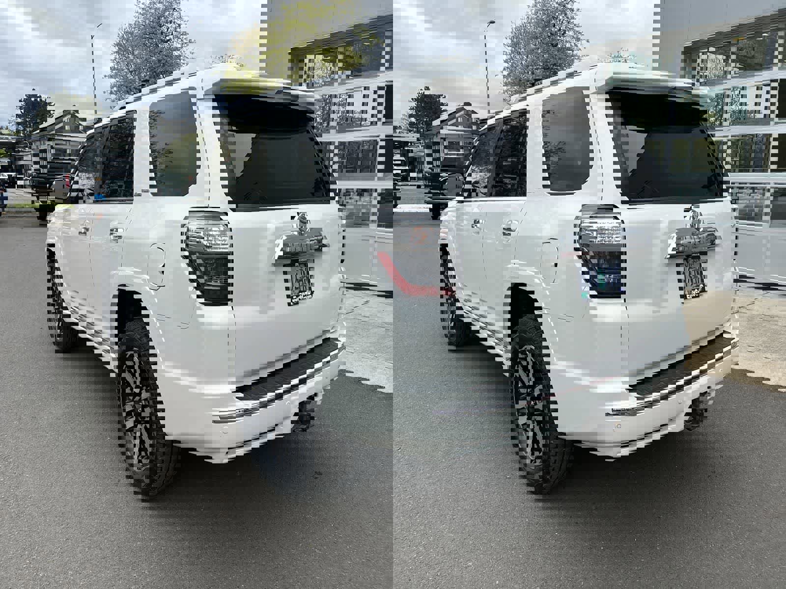 Used 2015 Toyota 4Runner Limited AWD/4WD image 3