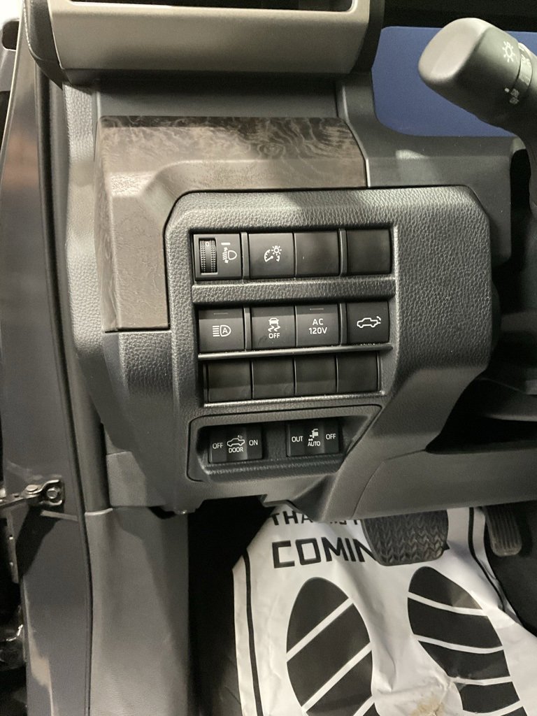 Used 2024 Toyota Tacoma Limited image 8