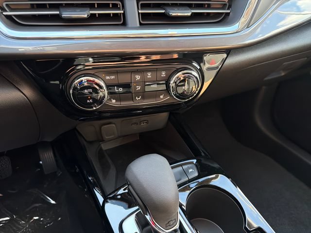 New 2026 Chevrolet Trax ACTIV w/ Sunroof Package FWD image 27
