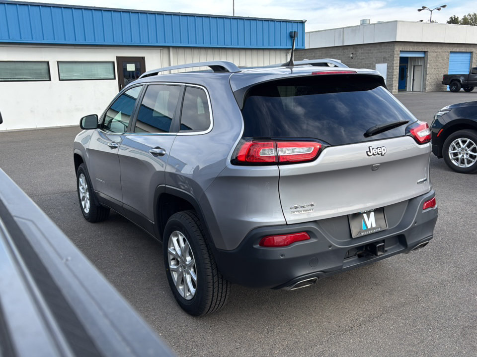 Used 2018 Jeep Cherokee Latitude Plus w/ Comfort/Convenience Group AWD/4WD image 3