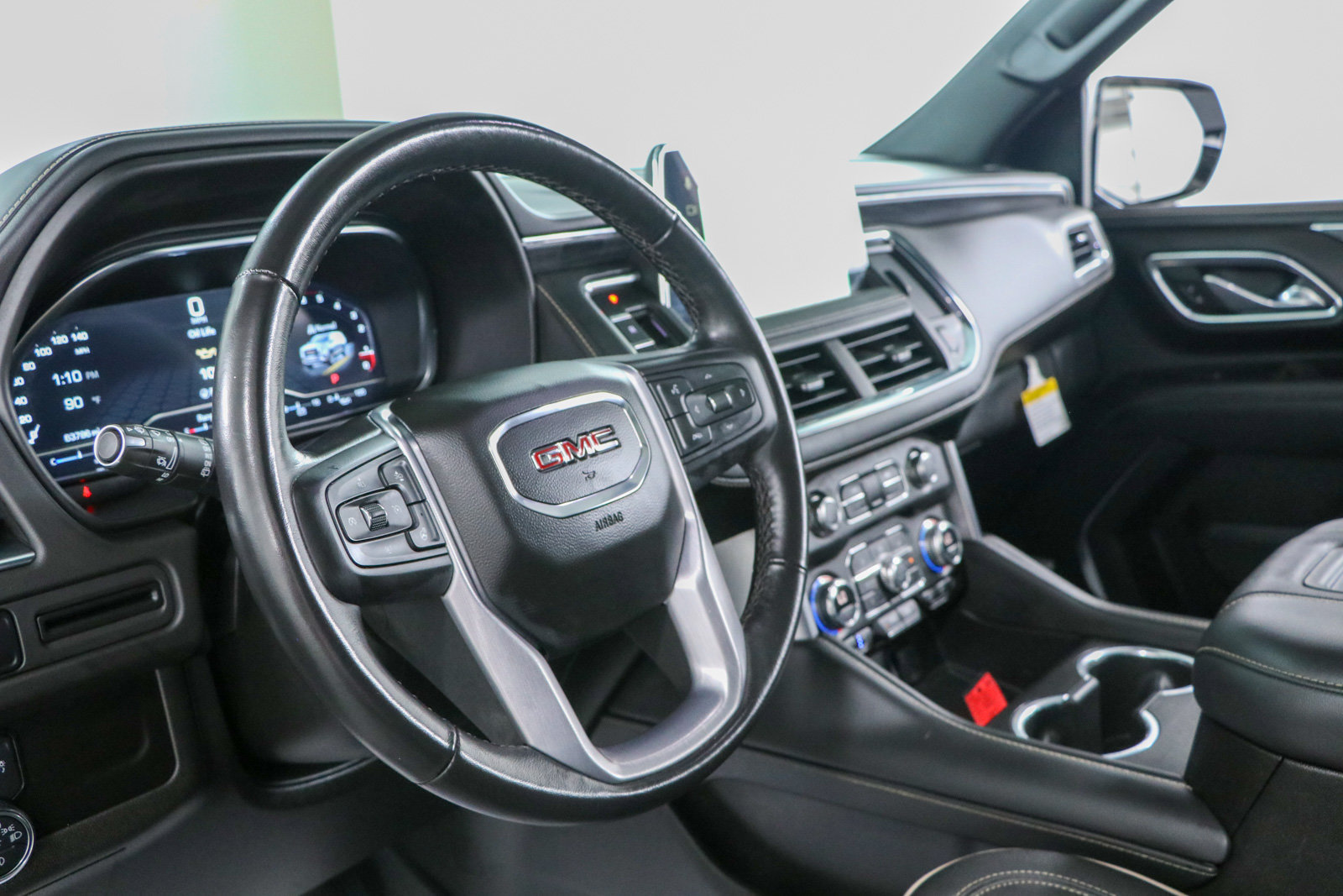 Used 2023 GMC Yukon SLT w/ SLT Luxury Package RWD image 26