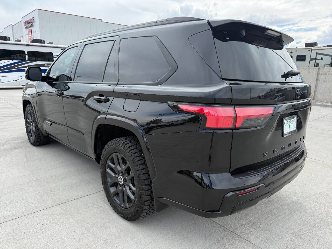 Used 2024 Toyota Sequoia Platinum AWD/4WD image 5