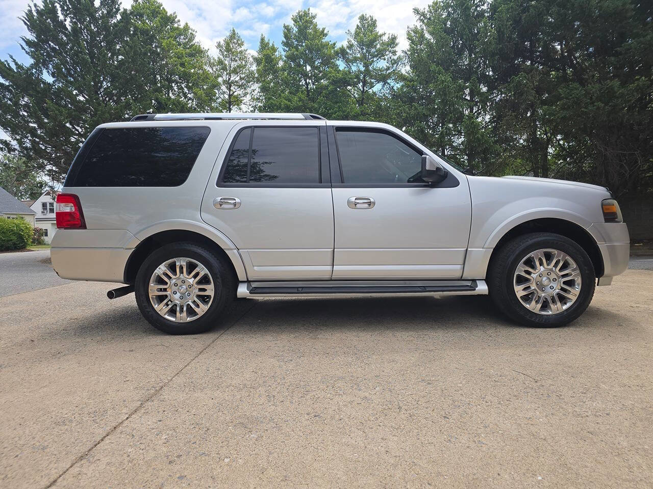 Used 2013 Ford Expedition Limited RWD image 2