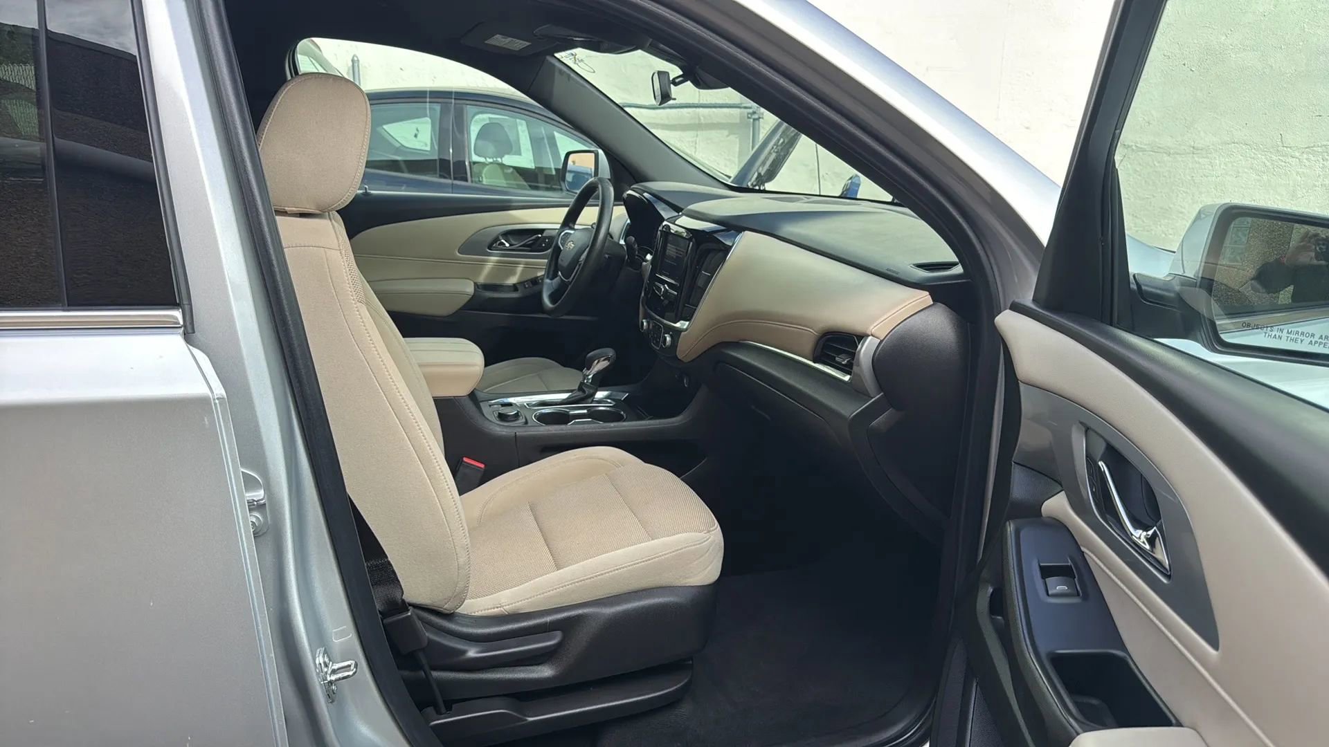 Used 2022 Chevrolet Traverse LS AWD/4WD image 25