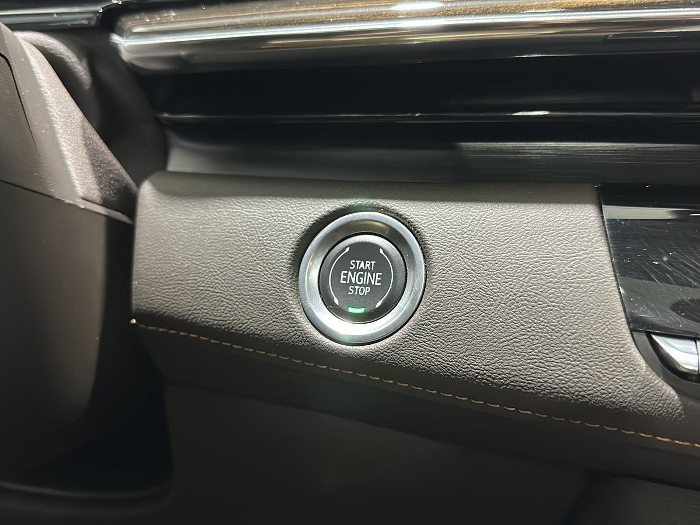 Used 2024 Cadillac Escalade ESV Premium Luxury w/ Performance Package AWD/4WD image 16