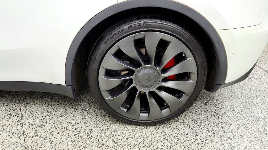 Used 2022 Tesla Model Y Performance AWD/4WD image 9