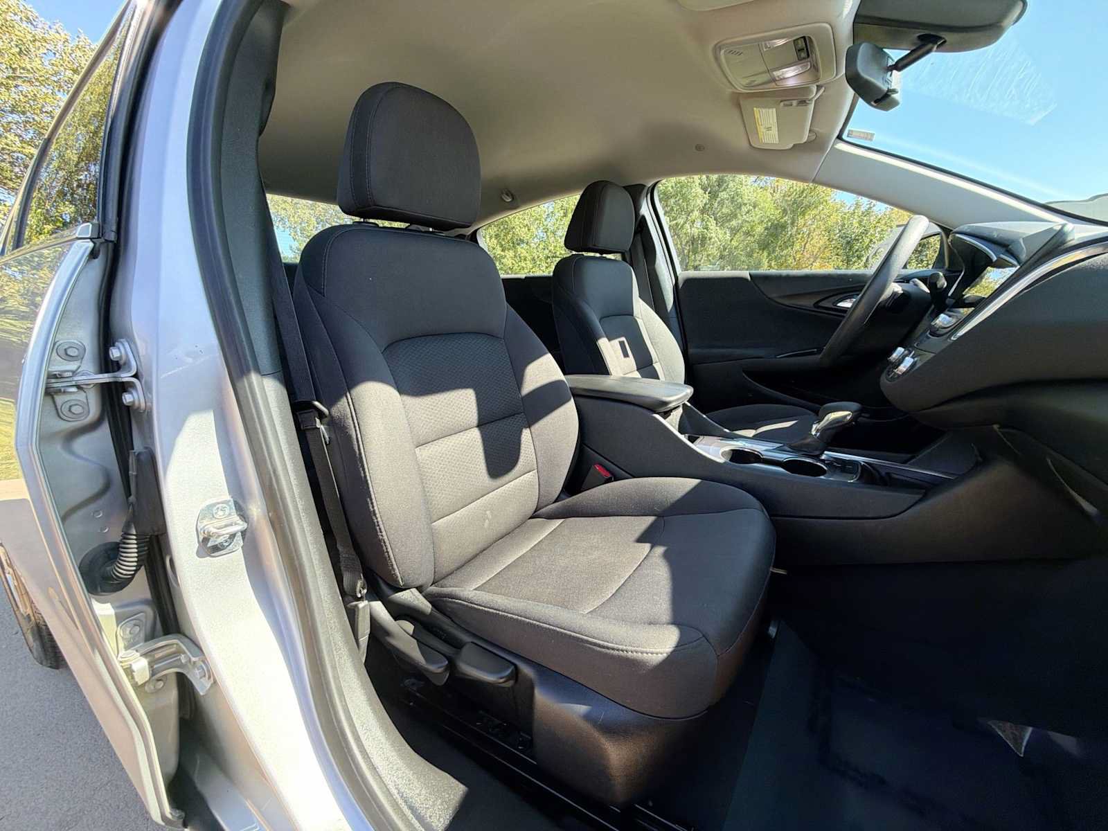 Used 2021 Chevrolet Malibu LT FWD image 18