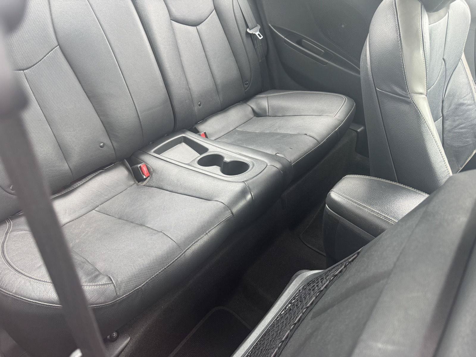 Used 2016 Hyundai Veloster Turbo FWD image 17